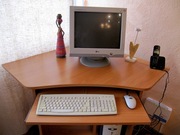 Компьютерный стол для небольшой комнаты
