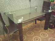 Обеденный стол из стекла и экокожи коричневый с полкой из экокожи